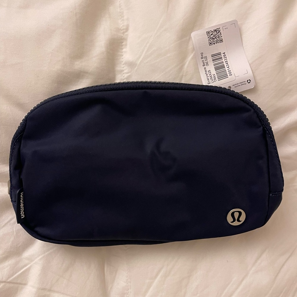NWT Lululemon Everywhere Belt Bag True Navy
